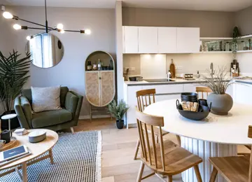 Open-plan kitchen diner, with the added benefits of a seating area. Perfect space for entertaining!