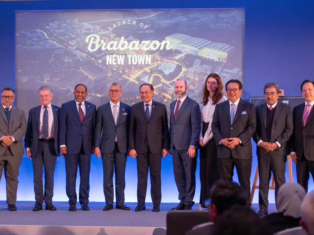 Members of YTL Group, British and Malaysian Government lined up and smiling on stage at the presentation.